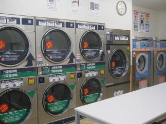 マンマチャオ横浜岡津町店（白百合団地入口交差点前･岡津バス停前）　（綺麗・清潔・評判の店）　